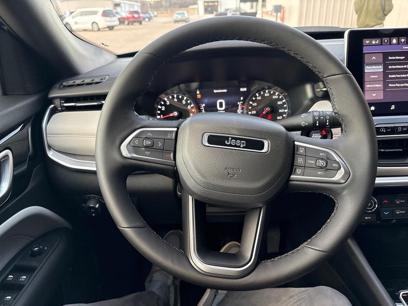 New 2026 Jeep Compass Limited 4x4Image 13