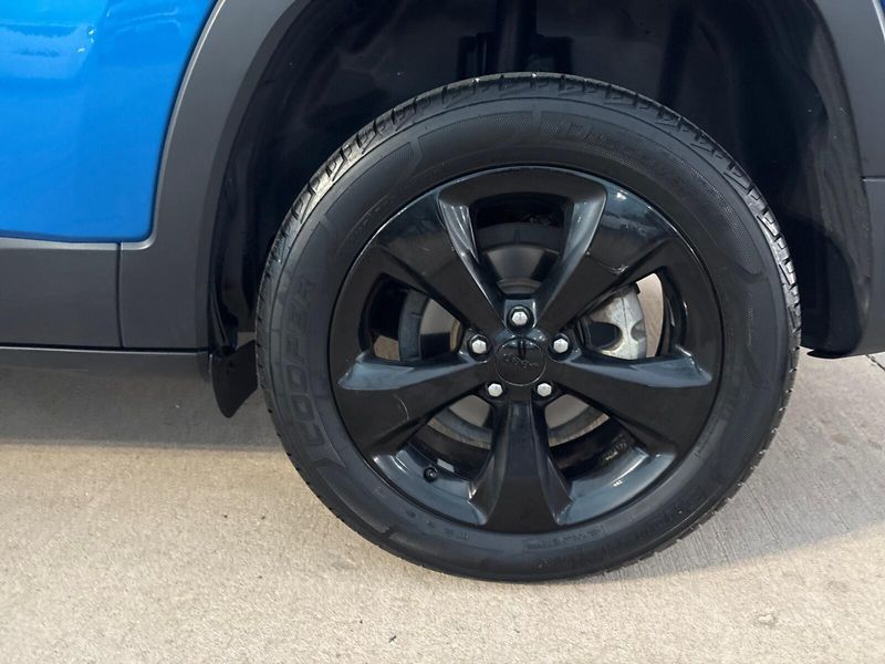 Used 2017 Jeep Cherokee AltitudeImage 8