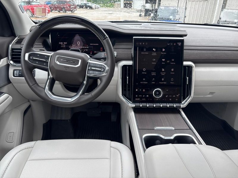 2024 GMC Acadia AWD DenaliImage 7