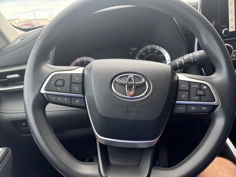 Used 2023 Toyota Highlander LImage 14