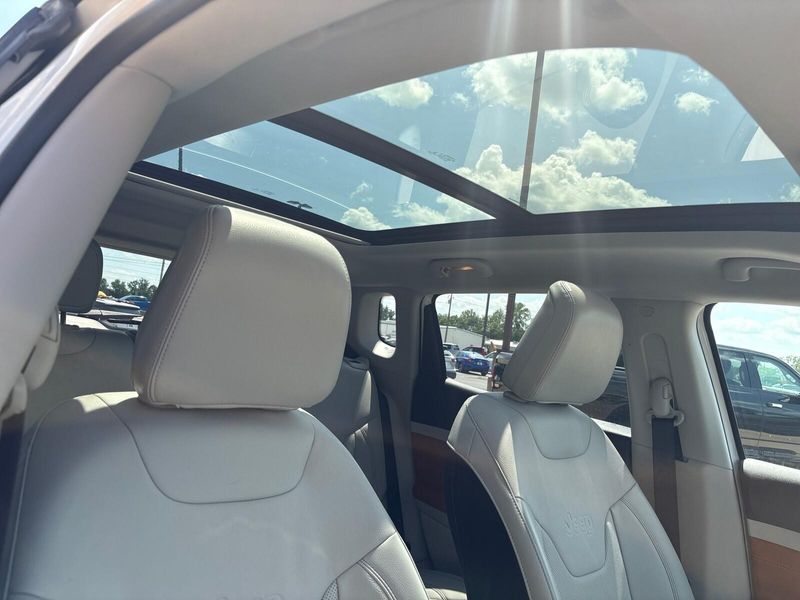 Used 2022 Jeep Compass LimitedImage 9