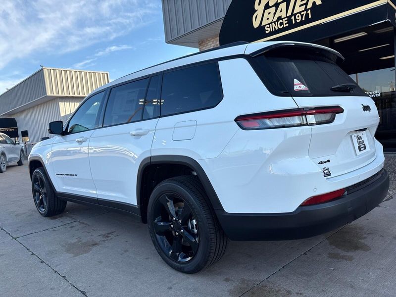 New 2025 Jeep Grand Cherokee L Altitude X 4x4Image 12