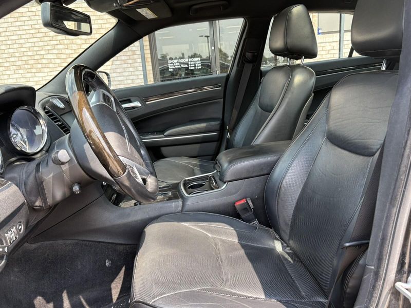 Used 2014 Chrysler 300C 300CImage 3