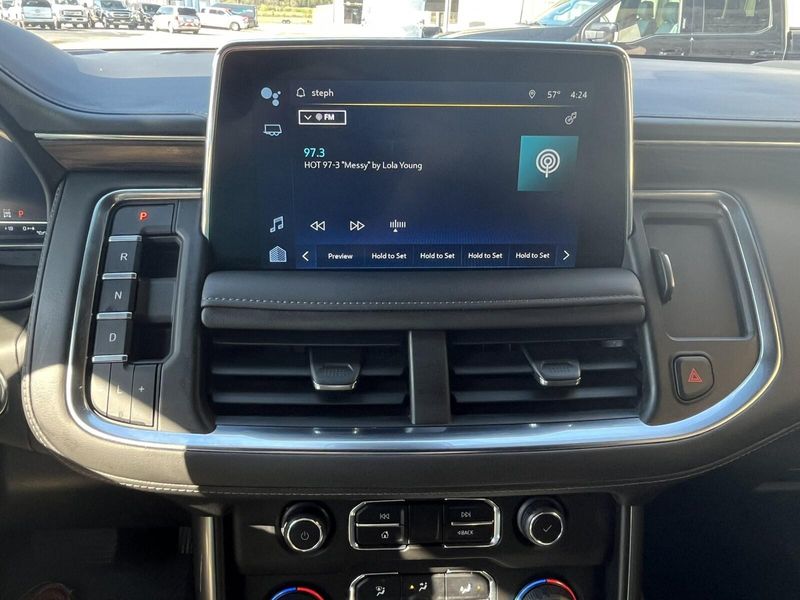 2023 Chevrolet Suburban LTImage 24