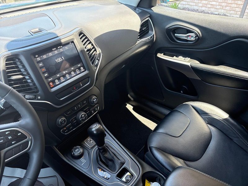 Used 2022 Jeep Cherokee Latitude LuxImage 16