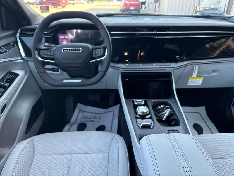 2025 Jeep Wagoneer S Wagoneer S LimitedImage 5