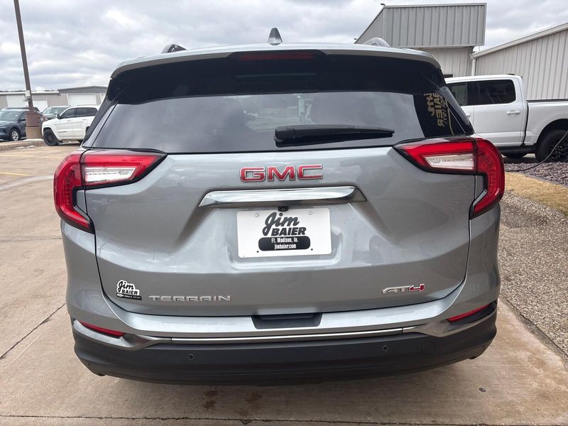 Used 2023 GMC Terrain AT4Image 10
