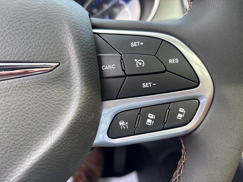 New 2026 Chrysler Pacifica PinnacleImage 18