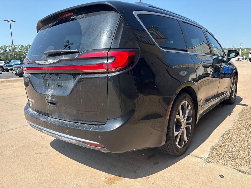 Used 2026 Chrysler Pacifica PinnacleImage 11