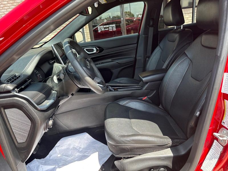 2023 Jeep Compass (RED) EditionImage 3
