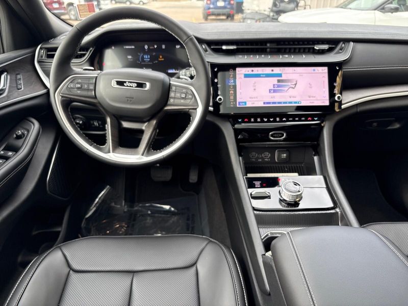 New 2026 Jeep Grand Cherokee L Limited 4x4Image 7