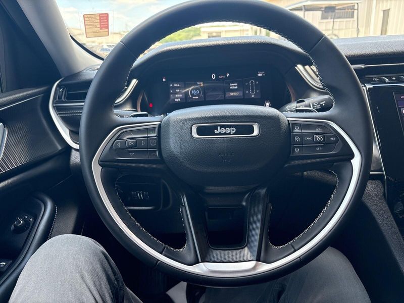 Used 2023 Jeep Grand Cherokee LaredoImage 13