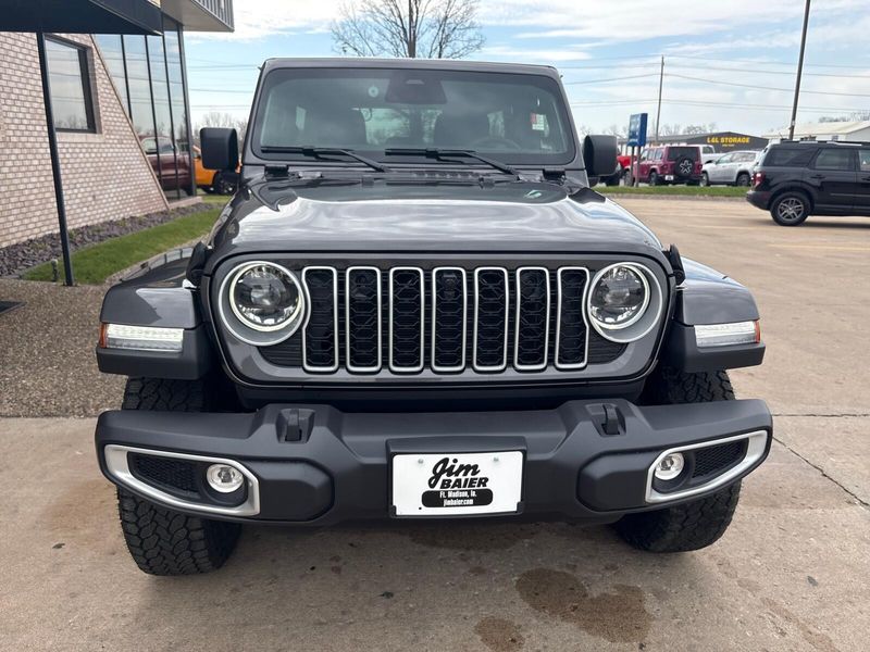 New 2026 Jeep Wrangler 4-door SaharaImage 6
