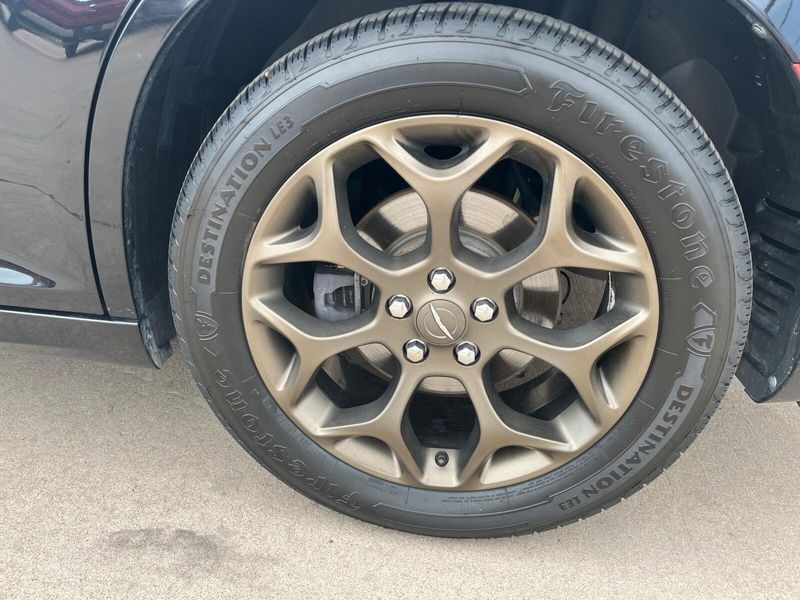 2016 Chrysler 300 300SImage 12