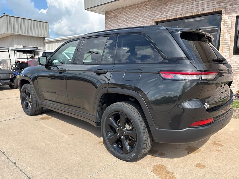 Used 2023 Jeep Grand Cherokee LimitedImage 11