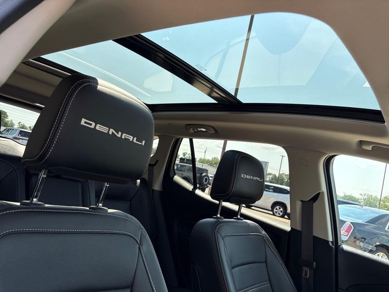 Used 2024 GMC Terrain DenaliImage 9