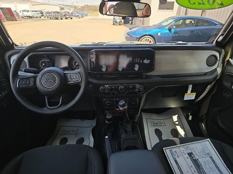 2025 Jeep Wrangler 4-door WillysImage 3