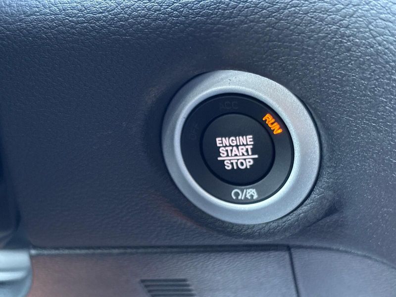 New 2026 Chrysler Pacifica SelectImage 19