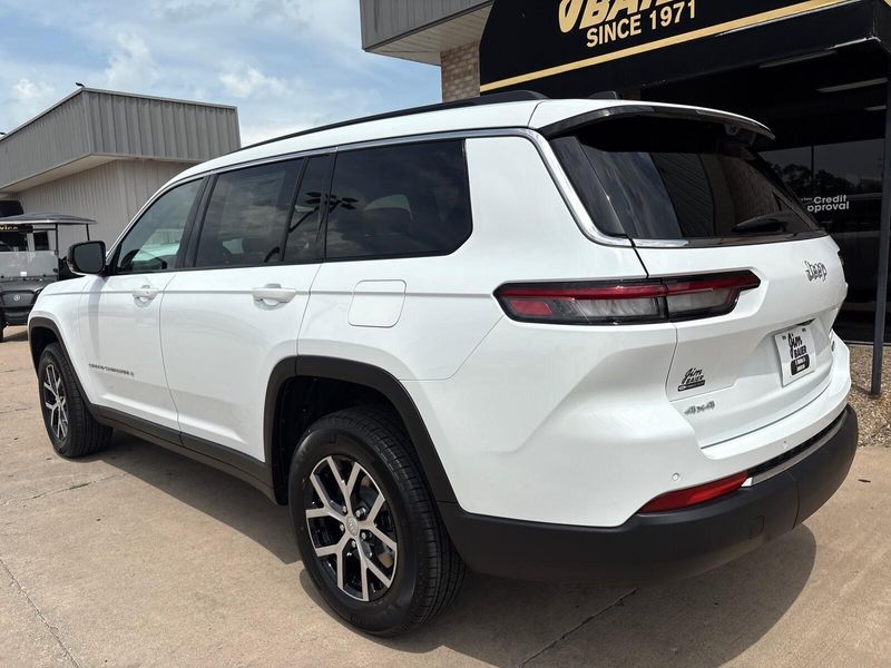 New 2025 Jeep Grand Cherokee L Limited 4x4Image 13