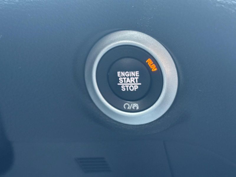 Used 2021 Chrysler Pacifica LimitedImage 25