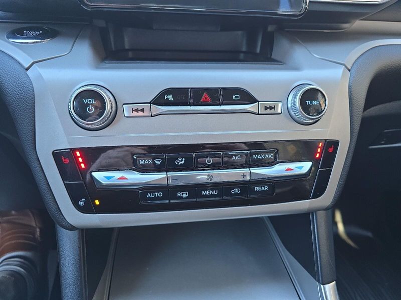 2023 Ford Explorer XLTImage 27