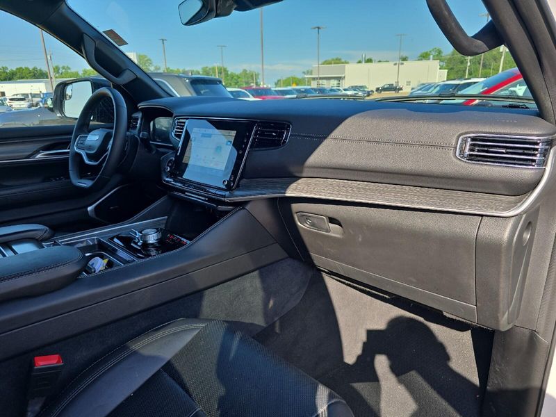 2024 Jeep Wagoneer L Series IIImage 10