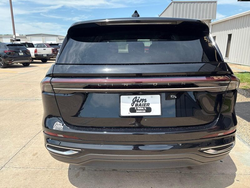 Used 2024 Lincoln Nautilus PremiereImage 9