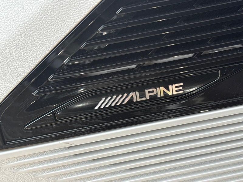 New 2026 Jeep Cherokee Overland 4x4Image 14