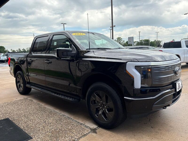 2023 Ford F-150 Lightning LariatImage 8