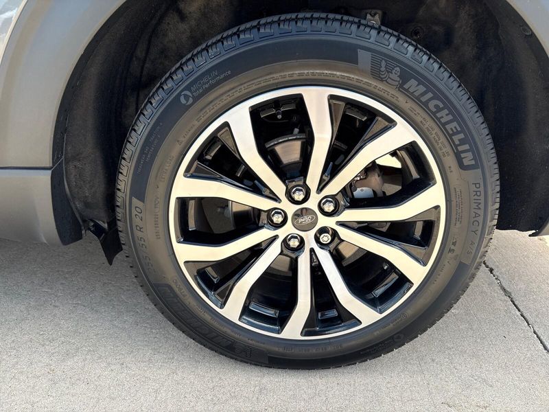 Used 2022 Ford Explorer ST-LineImage 13