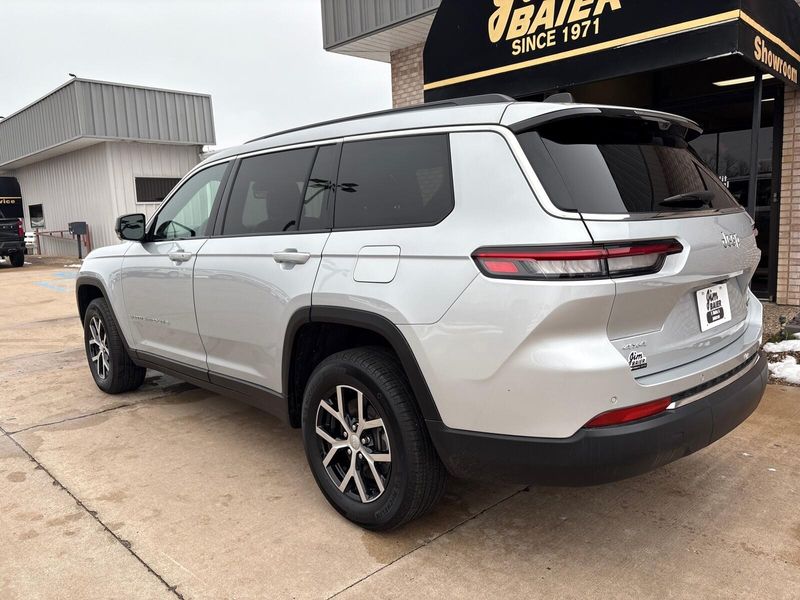 Used 2024 Jeep Grand Cherokee L LimitedImage 14