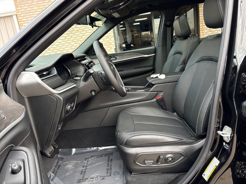 New 2026 Jeep Grand Cherokee L Limited Reserve 4x4Image 3