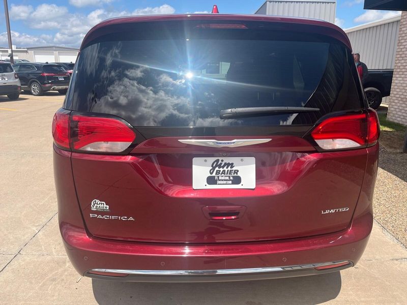 2018 Chrysler Pacifica LimitedImage 11