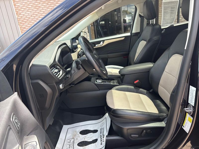 Used 2021 Ford Escape TitaniumImage 3