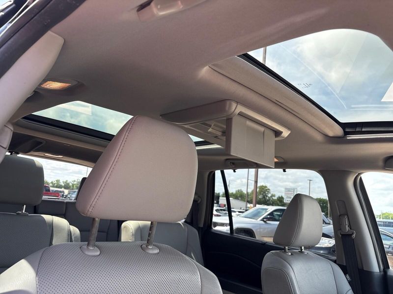 Used 2017 Honda Pilot EliteImage 11