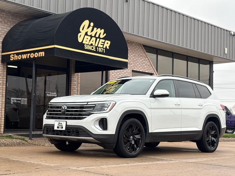 Used 2024 Volkswagen Atlas 2.0T SE w/TechnologyImage 1