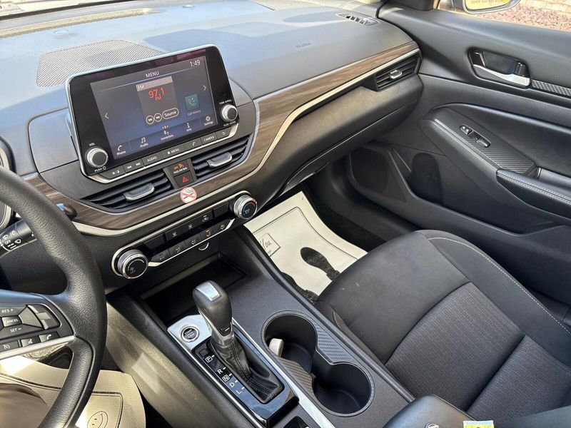 Used 2025 Nissan Altima SVImage 15