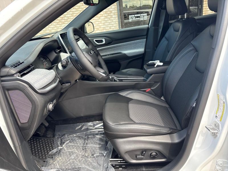 2025 Jeep Compass Latitude 4x4Image 3