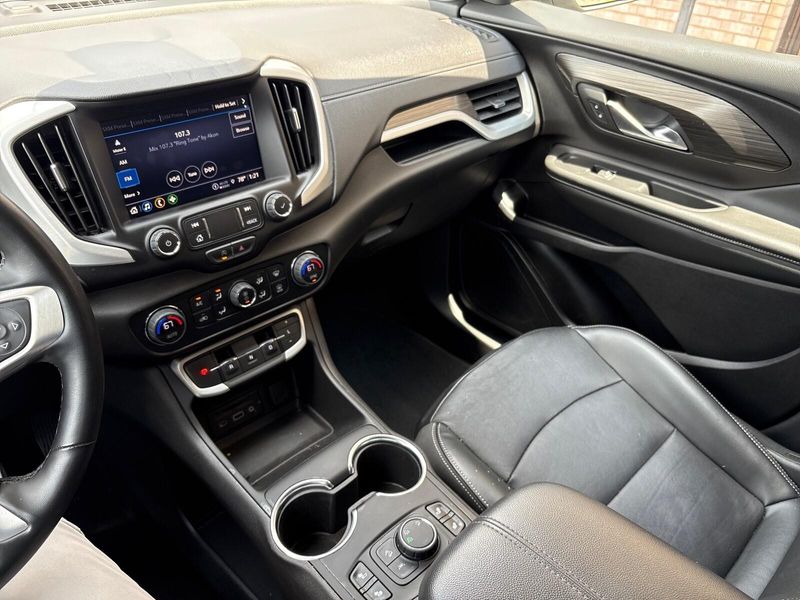 Used 2024 GMC Terrain SLTImage 15