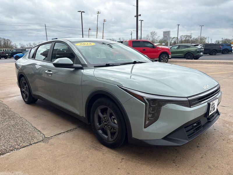 Used 2025 Kia K4 LXImage 7