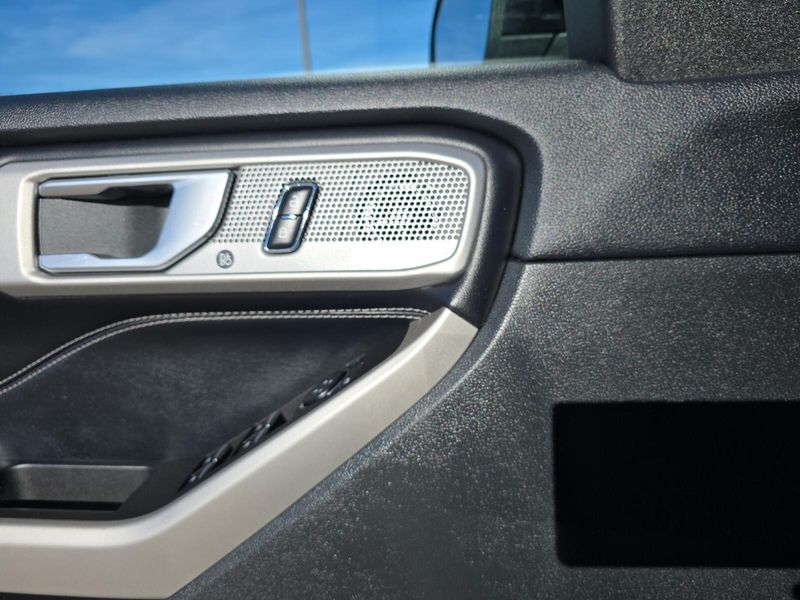 2023 Ford Explorer XLTImage 19