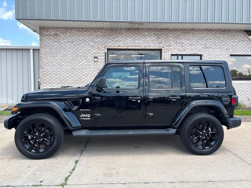 Used 2021 Jeep Wrangler Unlimited SaharaImage 3