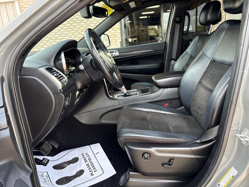 Used 2020 Jeep Grand Cherokee AltitudeImage 3