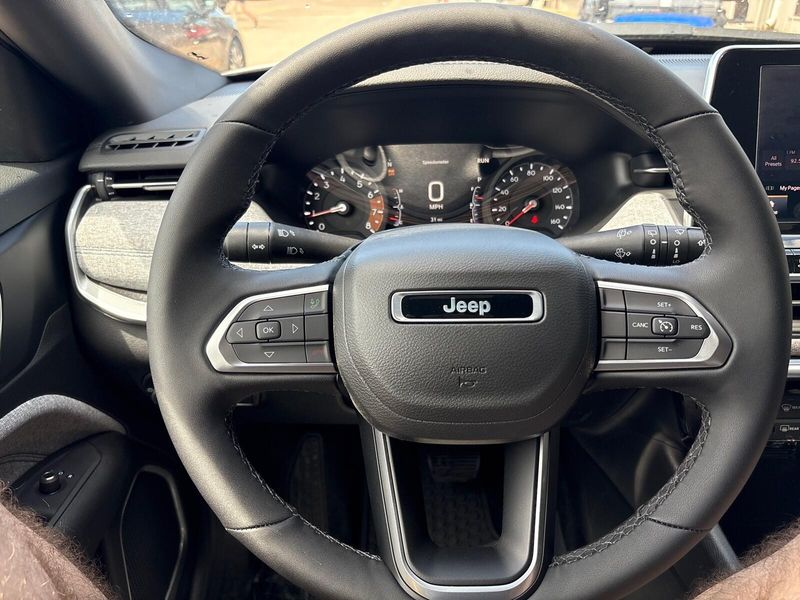 2025 Jeep Compass Latitude 4x4Image 13