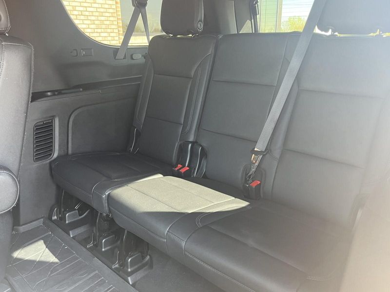 2023 Chevrolet Suburban LTImage 6