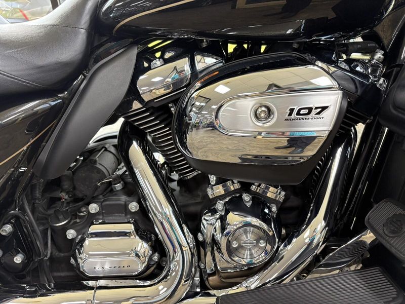 2017 Harley-Davidson Flhtkl Ultra Limited LowImage 12