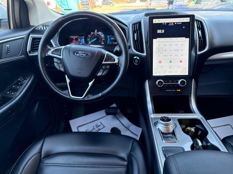 2023 Ford Edge SEL photo 5