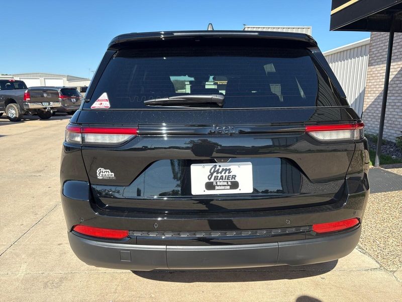 New 2025 Jeep Grand Cherokee Altitude X 4x4Image 9