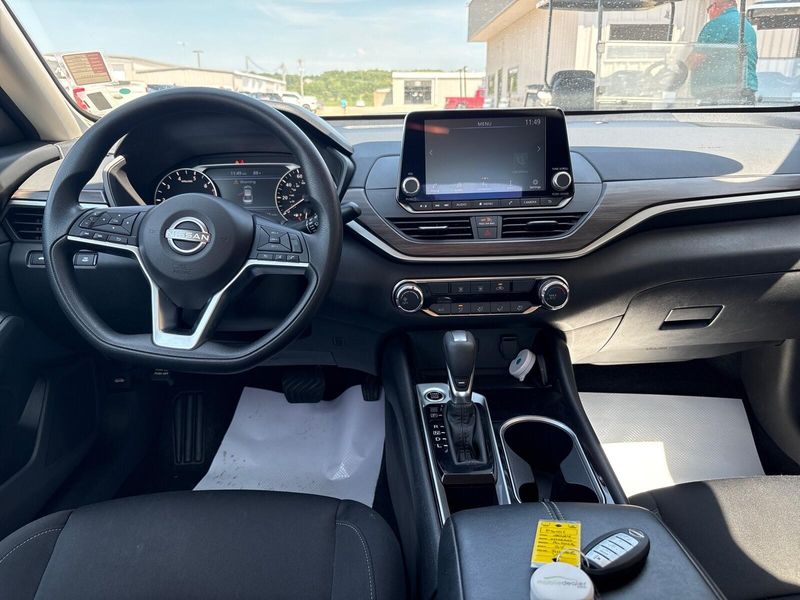 Used 2024 Nissan Altima 2.5 SVImage 5