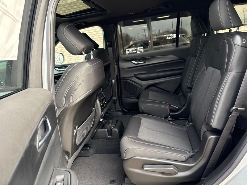 New 2025 Jeep Grand Cherokee L Laredo X 4x4Image 5